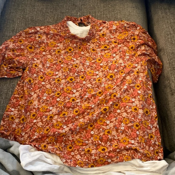 Knox Rose Tops - Autumn looking Short Sleeve Shirt, with White T-Shirt.